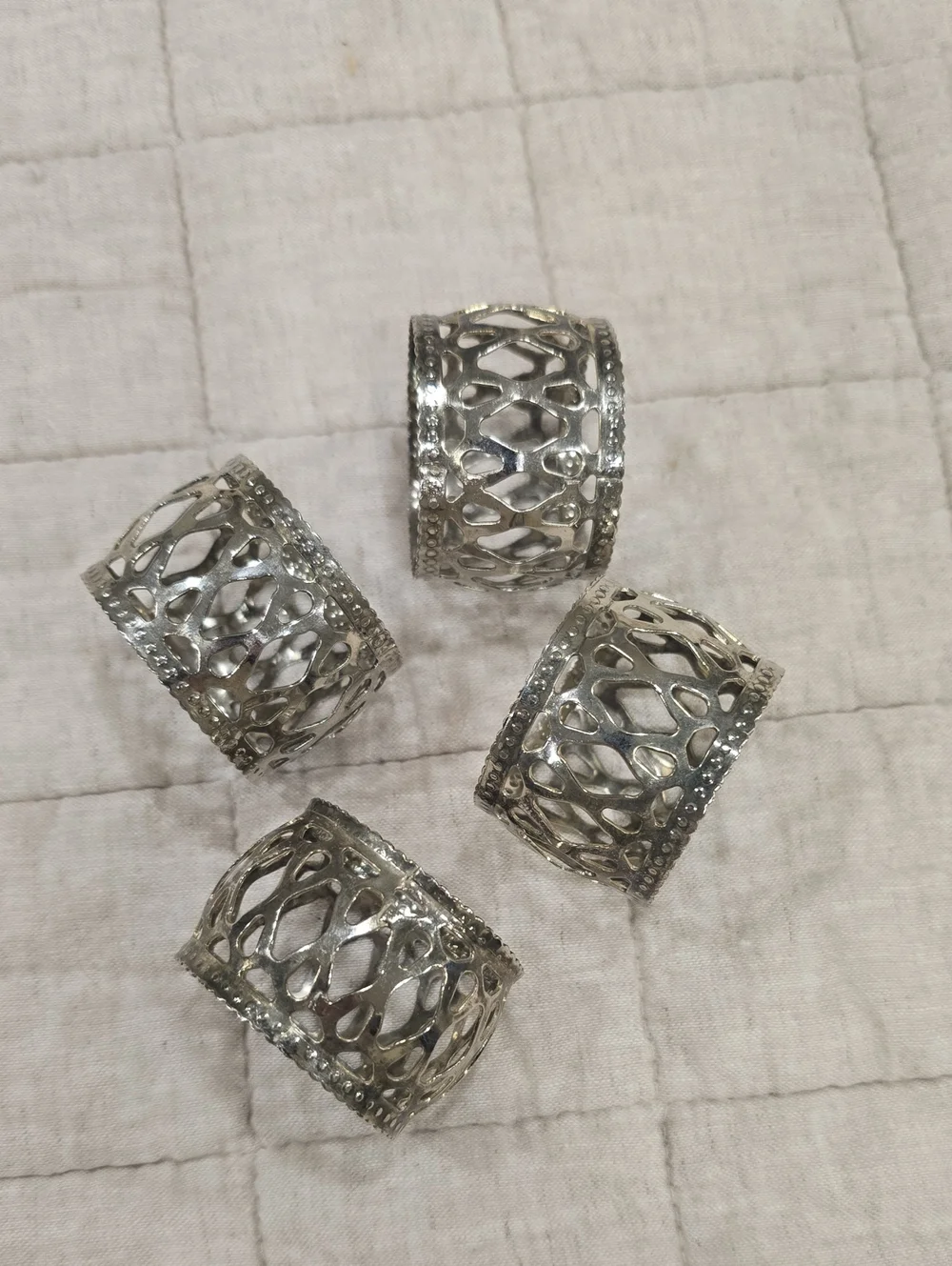 Vintage Set of 4 Silver Plate Filigree Napkin Ring Holders